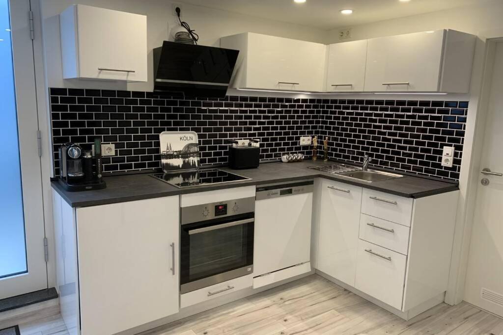 Modern Renovated Apartment Suited For Business Consultants - In Close Distance To Dt, Dhl And Un Campus - Reserved Parking Βόννη Εξωτερικό φωτογραφία