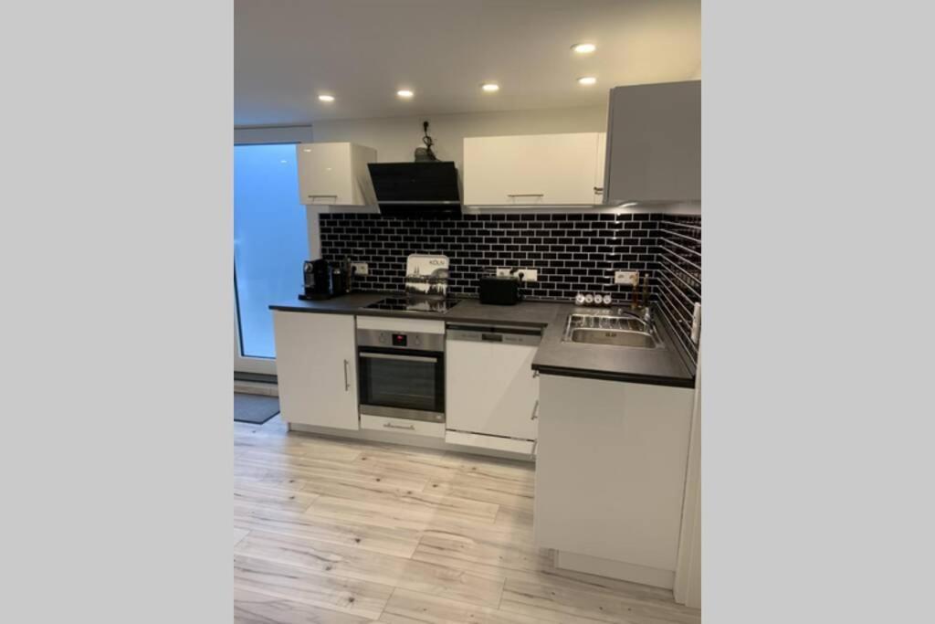 Modern Renovated Apartment Suited For Business Consultants - In Close Distance To Dt, Dhl And Un Campus - Reserved Parking Βόννη Εξωτερικό φωτογραφία